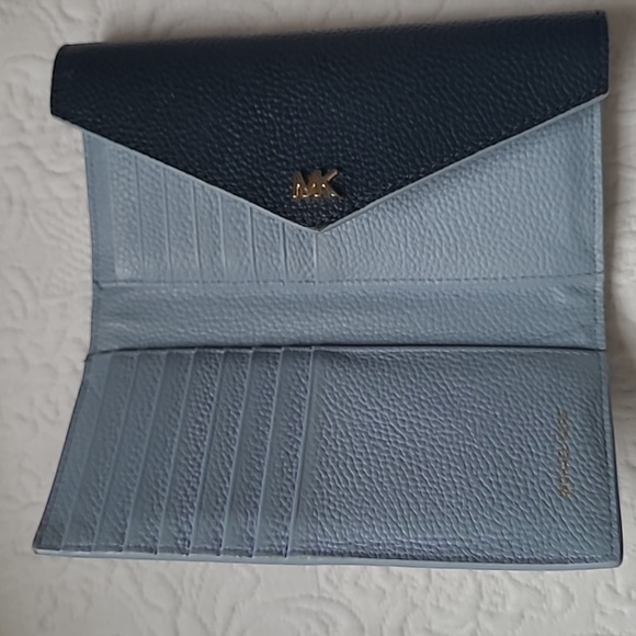 Michael Kors Wallet - Picture 2 of 3